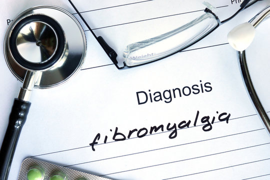 Diagnostic form with diagnosis Fibromyalgia and pills.