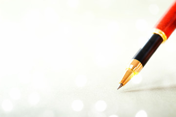 金色のボールペン