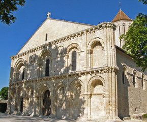Fototapeta na wymiar Eglise de Surgères