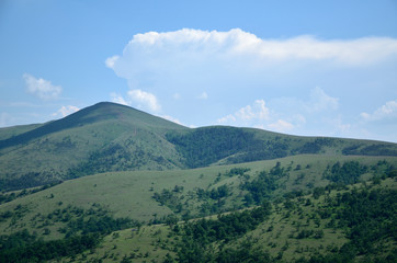 Obraz na płótnie Canvas Green mountains