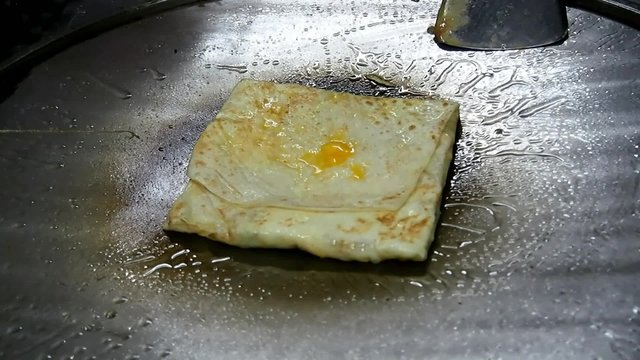 Making Thai roti on the hot pan