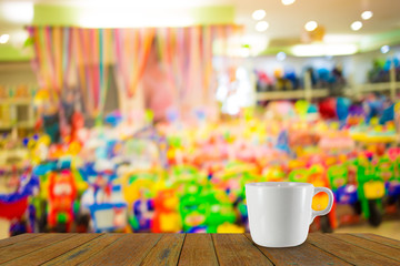 Blurred image of shopping mall and bokeh background