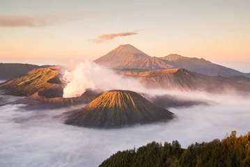 Fotobehang Bromo-vulkaan, Tengger Semeru National Park, Oost-Java, Indonesië © panutc