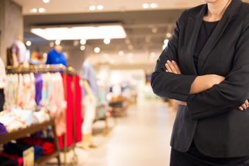 Blurred image of shopping mall and bokeh background