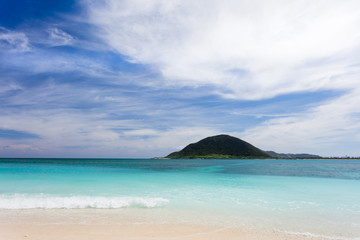 Fototapeta na wymiar 伊平屋島のビーチ