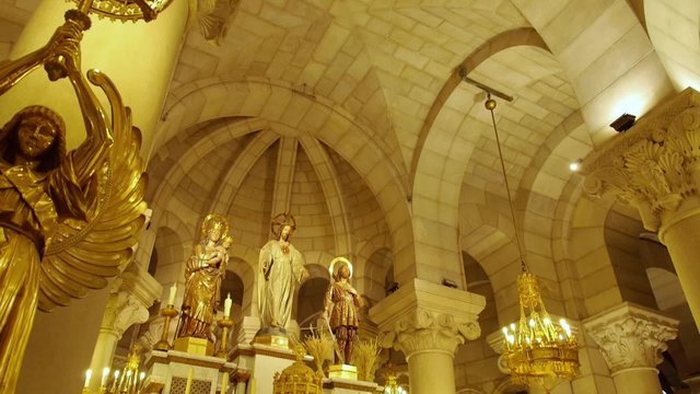 CAPILLA NEOGOTICO ARCOS COLUMNAS