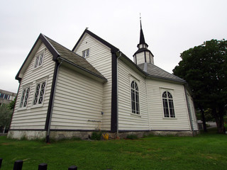 Fototapeta na wymiar Norwegische Kirche in Stranda