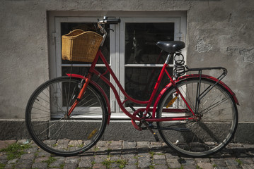 Fototapeta na wymiar Bicycle by window