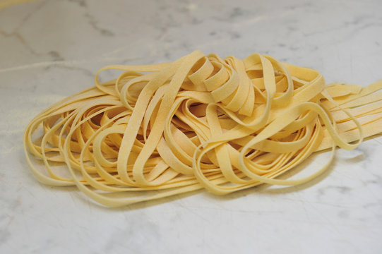 Making fresh homemade pasta 