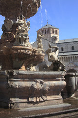 Italia,Trentino Alto Adige,Trento la fontana del Nettuno e duomo.