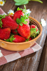 many strawberries