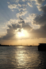 Fototapeta premium Lanscape sunset at chaophaya river / thailand