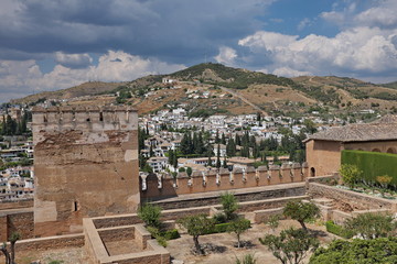 Grenade, vue depuis les jardins de l'Alhambra Espagne.