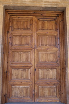 Porte en bois monumentale