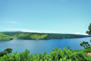 Fototapeta na wymiar beautiful view of blue sea and green island