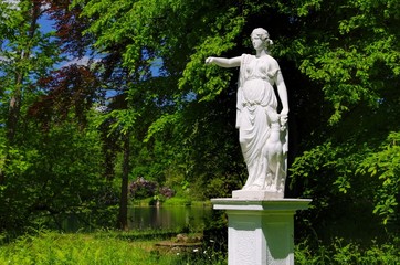 Obraz premium Woerlitzer Park Dianenstatue - English Grounds of Woerlitz Dianenstatue 03