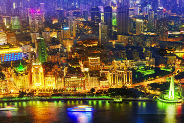 Obraz premium Beautiful view of Shanghai - Bund or Waitan waterfront at nigh