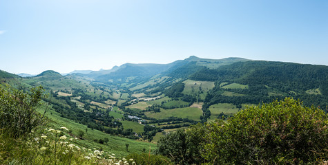 Fototapeta na wymiar Monts du Cantal