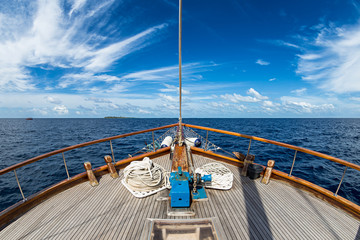 Fototapeta na wymiar sailing boat on the ocean
