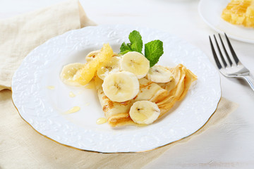 Pancakes with banana and honeycomb