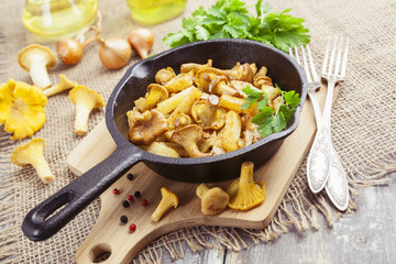 Fried potatoes with mushrooms