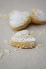 Biscotti cuore al limone e cioccolato bianco