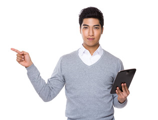 Fototapeta na wymiar Iranian mixed chinese businessman hold with tablet and finger up