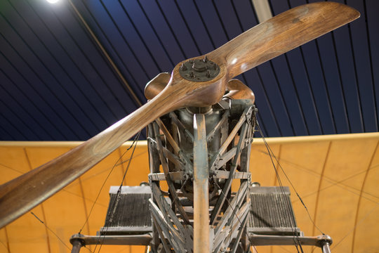 verkehrshaus der Schweiz  Altes Proppellerflugzeug