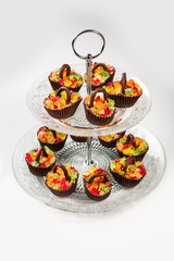 Mini chocolate baskets with jelly cuts
