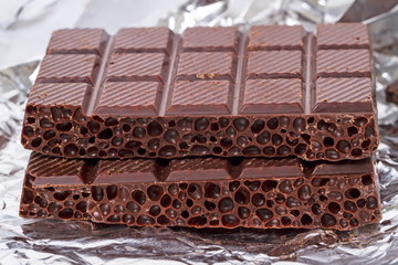 Aerated chocolate on foil