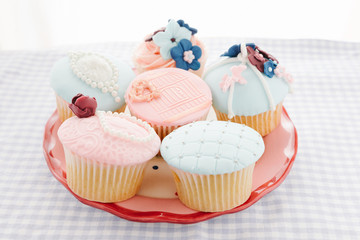 Vintage decorated cupcakes