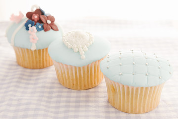 Vintage decorated cupcakes