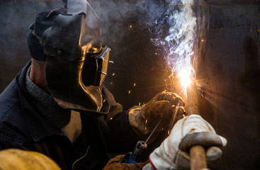 Welder with full protection welding