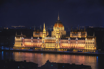 Fototapeta na wymiar Night view of Parliament building in Budapest