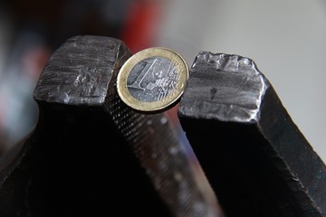 euro im schraubstock III