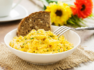 Rührei mit Brot - scrambled eggs and bread