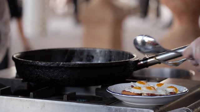 COCINAR HUEVOS CODORNIZ 