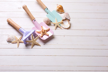 Tools for playing in sand