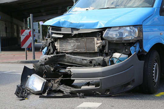 Transporter nach Frontalcrash