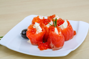 Salmon and cheese roll