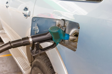 blue fuel connecting to the car, add fuel