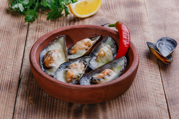 Mussels baked with cheese and lemon