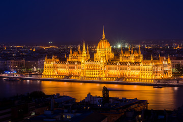 Fototapeta na wymiar Hungarian parliament, Budapest