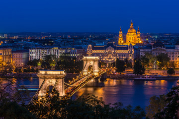Fototapeta na wymiar Chain Bridge, Budapest