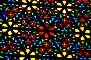 buntes fenster in kirche detail © thomaseder