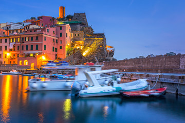 Fototapeta na wymiar Vernazza town on the coast of Ligurian Sea at dusk, Italy