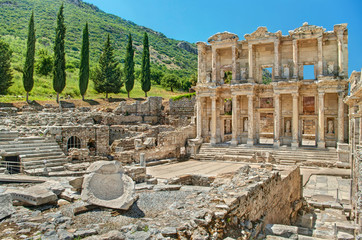 ancient ruins of Ephesus on hillside on sunny day - obrazy, fototapety, plakaty