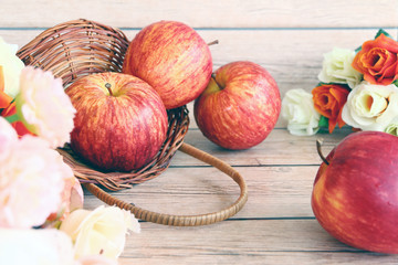 red apples