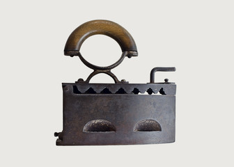 Holzkohlenbügeleisen