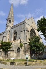 Fototapeta na wymiar L'une des églises typiques de la haute ville d'Angoulême